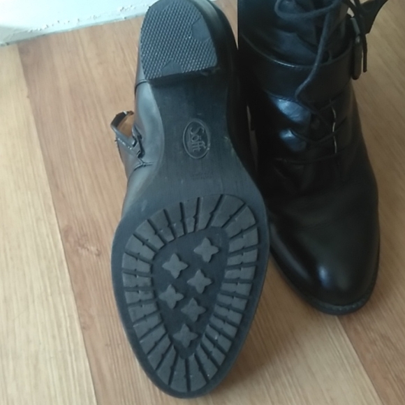 CLEARANCE! Sofft Genuine leather black high heeled boots - Picture 4 of 8